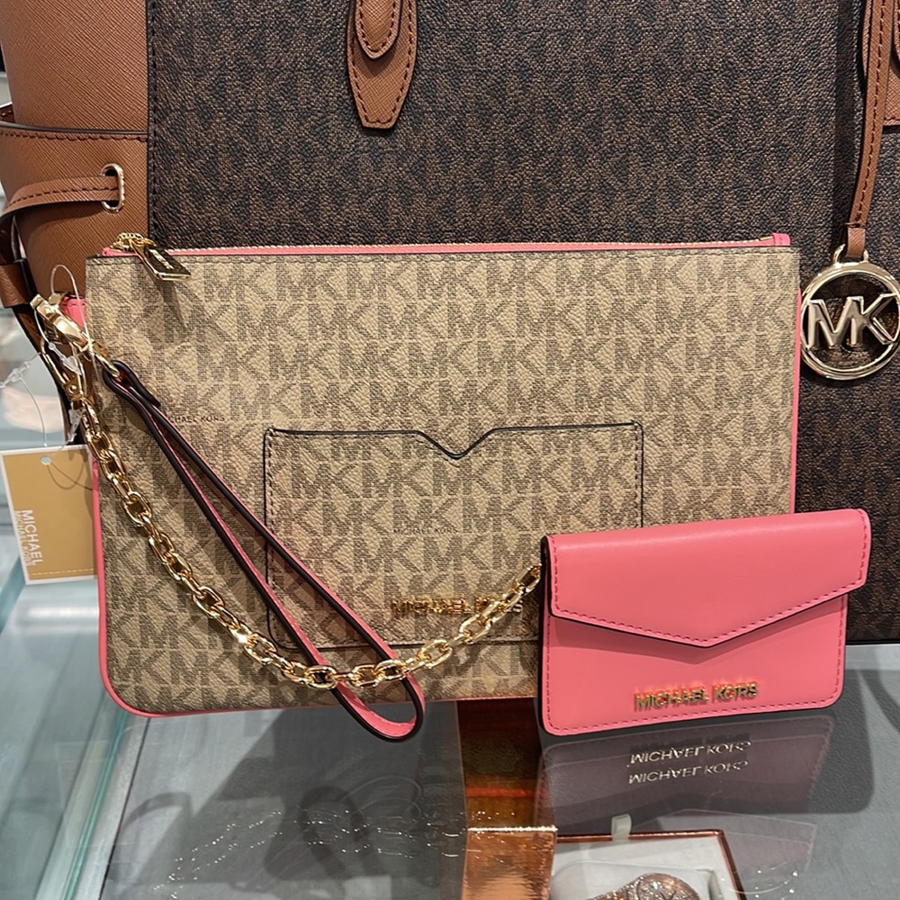 MICHAEL KORS JET SET ITEM LG 2 in 1 CARD CASE & WRISTLET
Tea Rose 
NWT - Picture 3 of 16